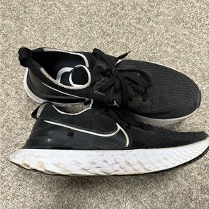 Nike Flyknit Infinity React Athletic Footwear